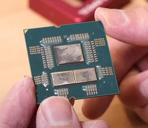 Overclocké et déliddé, le tout récent Ryzen 9 7950X3D d'AMD passablement torturé